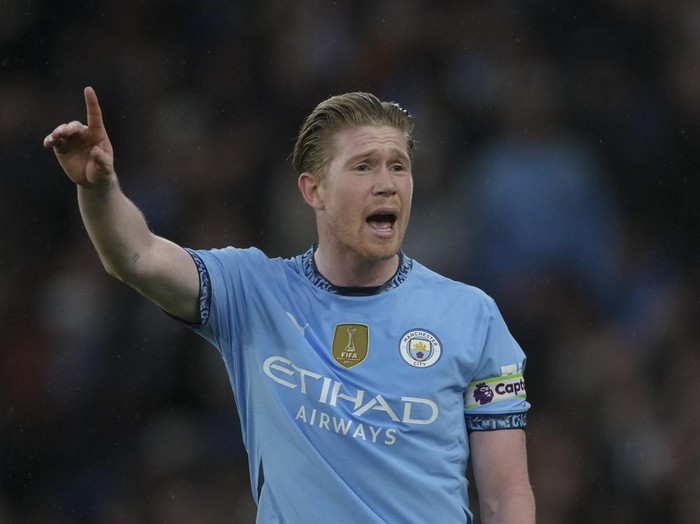 Manchester City's Kevin De Bruyne appeals during the English Premier League soccer match between Manchester City and Liverpool , at Etihad Stadium in Manchester ,UK,Sunday , Feb 23,2025. AP Photo/Dave Shopland)