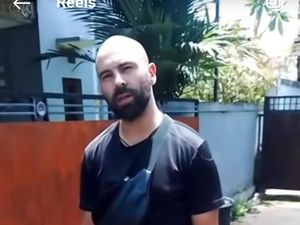Bule Bulgaria Bikin Onar: Mabuk-Bawa Sajam Saat Malam Pengerupukan Bule Bulgaria Bikin Onar: Mabuk-Bawa Sajam Saat Malam Pengerupukan
