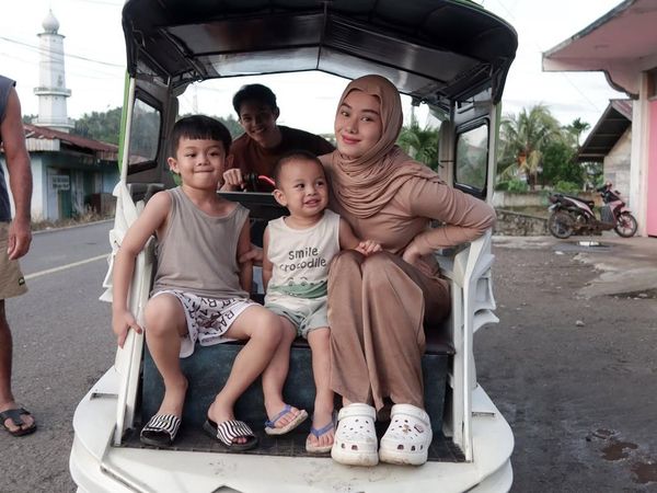 Dinda Hauw Mudik ke Kampung Rey Mbayang di Kotabunan, Asyik ke Pantai-Motoran