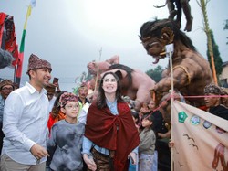 Momen Emil dan Arumi Hadiri Upacara Nyepi Tahun Baru 1947 Saka di Tosari