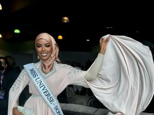 Potret Wanita Dulu Finalis Berhijab Pertama Miss Universe Kini Pamer Rambut Potret Wanita Dulu Finalis Berhijab Pertama Miss Universe Kini Pamer Rambut