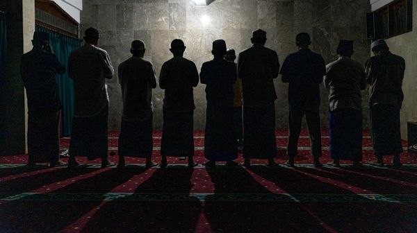 Hormati Nyepi, Warga Muslim di Bali Salat Tarawih dalam Senyap