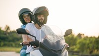 7 Tips Skincare Saat Mudik Naik Motor, Glowing Meski Kena Debu dan Matahari