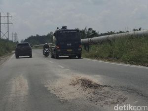 Hati-hati! Jalur Pekanbaru-Siak Banyak Berlubang Bahayakan Pemudik Hati-hati! Jalur Pekanbaru-Siak Banyak Berlubang Bahayakan Pemudik