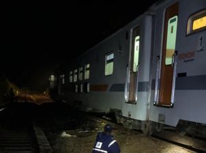 Jadwal Kereta Sempat Molor Imbas Banjir dan Longsor, KAI Minta Maaf Jadwal Kereta Sempat Molor Imbas Banjir dan Longsor, KAI Minta Maaf