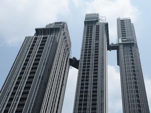 Jembatan Penghubung di Apartemen Bangkok Putus Akibat Gempa