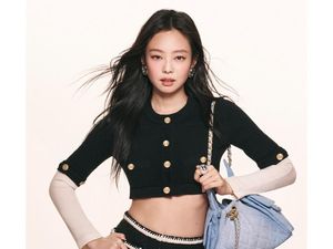 7 Gaya Jennie BLACKPINK Jadi Model Campaign Chanel 25 Handbag, Susul Dua Lipa