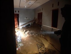 Longsor Jebol Rumah di Kulon Progo, 1 Orang Tertimbun Sejam