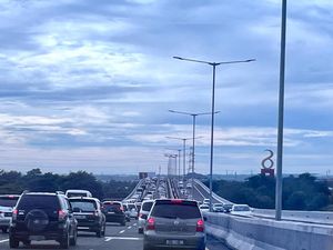 Lalu Lintas Hari Kedua Lebaran Padat, Jasa Marga Buka-Tutup Jalan Layang MBZ Lalu Lintas Hari Kedua Lebaran Padat, Jasa Marga Buka-Tutup Jalan Layang MBZ