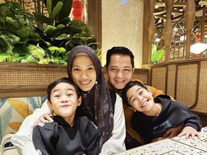 Potret Hangat Alyssa Soebandono dan Dude Herlino Saat Makan Bersama Potret Hangat Alyssa Soebandono dan Dude Herlino Saat Makan Bersama