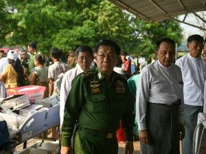 Video: Jarang Muncul, Kepala Junta Militer Myanmar Tiba-tiba Cek Lokasi Gempa