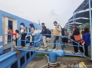 Puncak Mudik di Pelabuhan Gresik, Ribuan Warga Naik Kapal Menuju Bawean Puncak Mudik di Pelabuhan Gresik, Ribuan Warga Naik Kapal Menuju Bawean