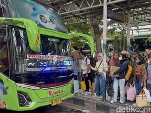 Hari Ini 26 Ribu Pemudik Padati Terminal Purabaya Sidoarjo Hari Ini 26 Ribu Pemudik Padati Terminal Purabaya Sidoarjo