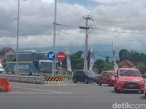 Cerita Pemudik Ragu Hendak Masuk Tol Jogja-Solo Via Prambanan Cerita Pemudik Ragu Hendak Masuk Tol Jogja-Solo Via Prambanan