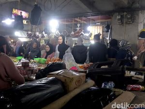 Potret Ledakan Pengunjung di Pasar Kosambi Jelang Lebaran Potret Ledakan Pengunjung di Pasar Kosambi Jelang Lebaran