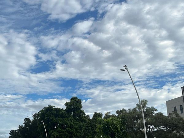 Penampakan Langit Biru Jakarta Saat Ditinggal Mudik