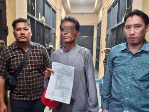 Preman di Kubu Raya Ngamuk Merasa Diberi Paket Lebaran Murahan Preman di Kubu Raya Ngamuk Merasa Diberi Paket Lebaran Murahan