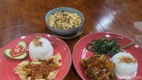 Sedapnya Mie Tektek dan Iga Warisan di Resto Asri Nuansa Jawa