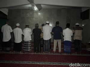Gelap Gulita Tarawih Terakhir di Bali