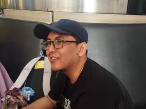 Cerita Pemudik di Stasiun Gambir Rela Begadang Semalaman buat War Tiket Kereta