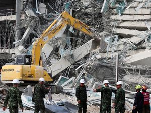 Video: Momen Kepanikan Gandhi Fernando-Hessel Steven Saat Gempa di Bangkok Video: Momen Kepanikan Gandhi Fernando-Hessel Steven Saat Gempa di Bangkok