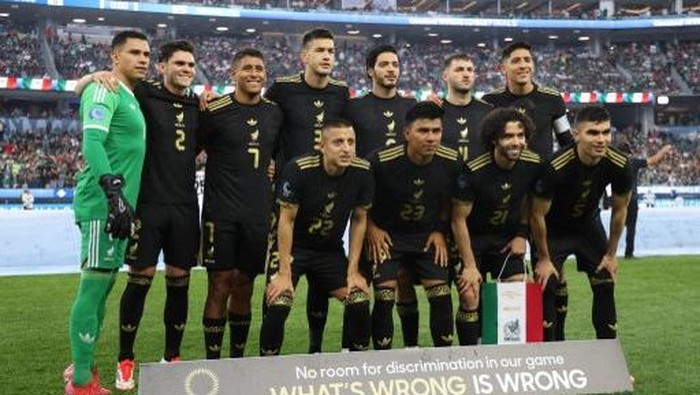 Timnas Meksiko INGLEWOOD, CALIFORNIA - MARCH 23: Mexico's team pose prior to the CONCACAF Nations League final against Panama at SoFi Stadium on March 23, 2025 in Inglewood, California. Luiza Moraes/Getty Images/AFP (Photo by Luiza Moraes / GETTY IMAGES NORTH AMERICA / Getty Images via AFP)