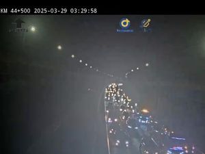 Puncak Arus Mudik, Lalin Tol Cikampek Padat di Sejumlah Titik Dini Hari Ini