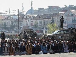 Momen Khusyuk Salat Idul Fitri di Afghanistan dan Yaman Hari Ini
