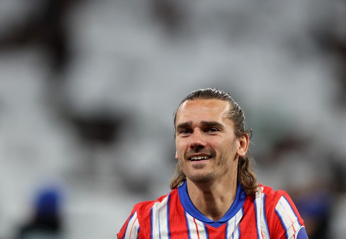 Soccer Football - Champions League - Round of 16 - First Leg - Real Madrid v Atletico Madrid - Santiago Bernabeu, Madrid, Spain - March 4, 2025 Atletico Madrids Antoine Griezmann before the match REUTERS/Violeta Santos Moura