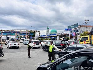 Pelabuhan Ketapang Masih Antre Panjang, Pemudik Diminta Bersabar Pelabuhan Ketapang Masih Antre Panjang, Pemudik Diminta Bersabar