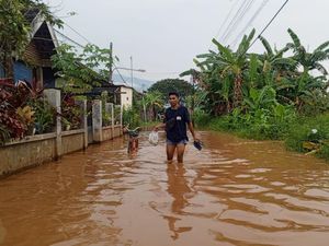 Banjir Landa 11 Desa di 5 Kecamatan Pasuruan pada Malam Takbir Banjir Landa 11 Desa di 5 Kecamatan Pasuruan pada Malam Takbir