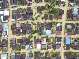 Banjir Rendam Ratusan Rumah di Jambi Banjir Rendam Ratusan Rumah di Jambi