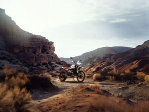 BMW R12 G/S Resmi Meluncur, Moge Klasik yang Kental dengan Aura Enduro BMW R12 G/S Resmi Meluncur, Moge Klasik yang Kental dengan Aura Enduro