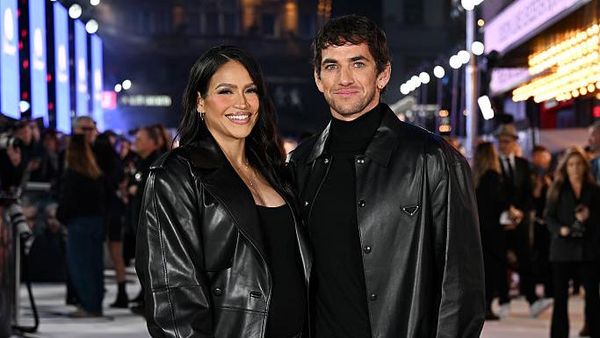 Foto: Cassie Muncul Perdana di Karpet Merah Setelah Gugat Diddy, Kini Hamil