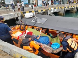 Wanita Pulau Papagarang Dirujuk Pakai Perahu ke Labuan Bajo Saat Lahiran