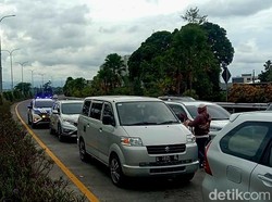 Lebih dari 500 Kendaraan Per Jam Masuk Tol Singosari Malang di H-1 Lebaran