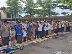 Bacaan Antara Takbir Salat Sunah Idul Fitri 1446 H, Yuk Hapalkan! Bacaan Antara Takbir Salat Sunah Idul Fitri 1446 H, Yuk Hapalkan!