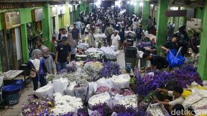 Jelang Lebaran, Pasar Bunga Rawa Belong Diserbu Warga