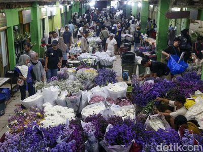 Jelang Lebaran, Pasar Bunga Rawa Belong Diserbu Warga