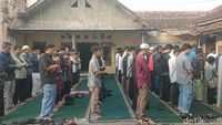 Potret Momen Jemaah Tarbiyah Garut Gelar Salat Idulfitri