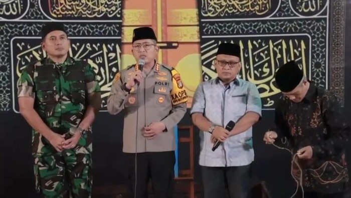 Kapolres Metro Jakarta Utara Kombes Ahmad Fuady turut memeriahkan malam takbiran di Masjid Jakarta Islamic Center, Koja. Ia mengumandangkan takbir dengan syahdu (dok.istimewa)
