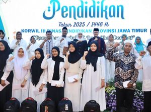 Gubernur Khofifah Cairkan THR Guru Rp 412,6 Miliar