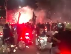Ratusan Orang Konvoi Nyalakan Petasan-Flare di Bekasi, Dibubarkan Polisi