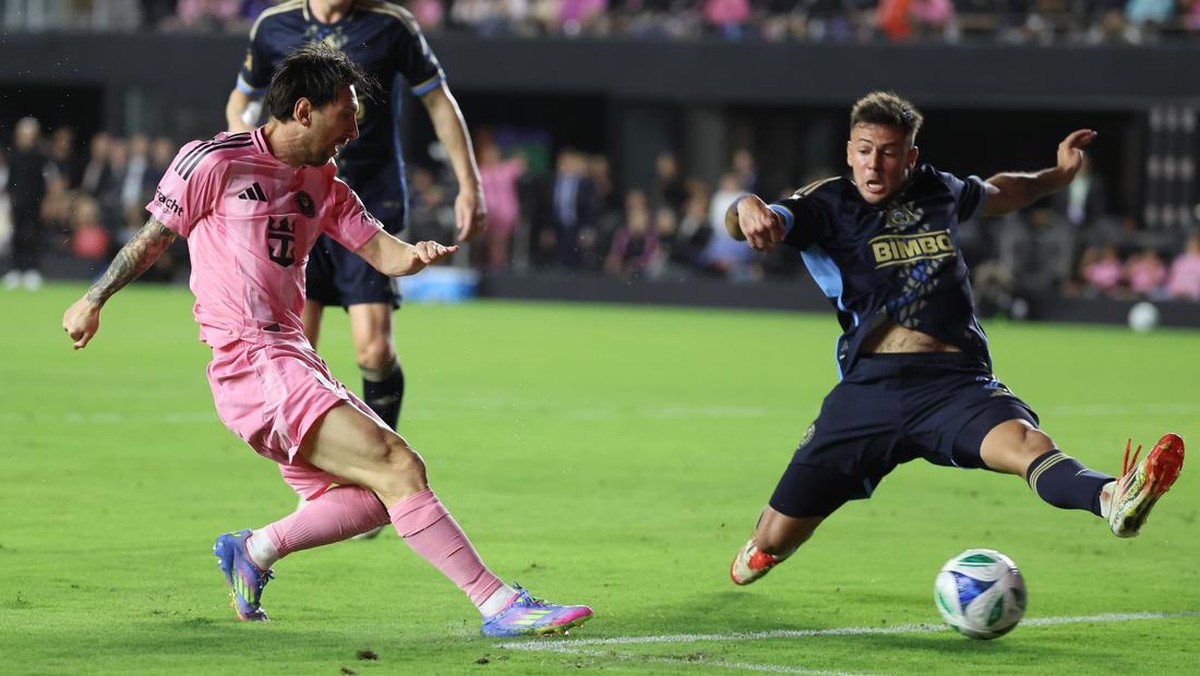 Lionel Momen Messi membobol gawang Philadelphia Union. (Foto: Peter Joneleit/Icon Sportswire via Getty Images)