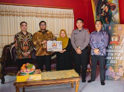 Mahasiswa STIK Angkatan 83 Beri Bantuan Keluarga 3 Polisi Korban Penembakan