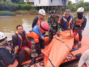 3 Hari Hilang di Sungai Pawan Ketapang, Adelia Ditemukan Tewas 3 Hari Hilang di Sungai Pawan Ketapang, Adelia Ditemukan Tewas