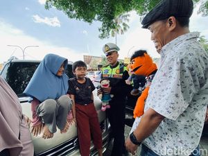 Kisah Jums, Pelukis Tawa Anak-anak di Pantura Cirebon Saat Mudik Kisah Jums, Pelukis Tawa Anak-anak di Pantura Cirebon Saat Mudik