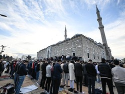 Suasana Lebaran Lebih Dulu di Berbagai Penjuru Dunia