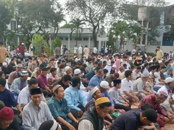 Sejumlah Warga Jakarta Utara Salat Idul Fitri Hari Ini
