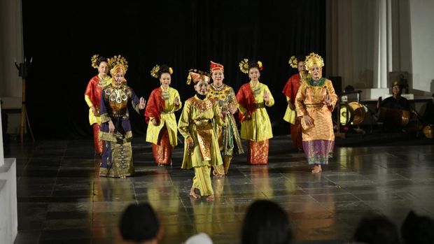 Tempe, Teater Mak Yong, dan Jaranan ke UNESCO Indonesia resmi mengajukan budaya tempe, teater Mak Yong, dan kesenian tradisional Jaranan untuk masuk dalam daftar warisan budaya takbenda kemanusiaan UNESCO atau Representative List of the Intangible Cultural Heritage of Humanity.